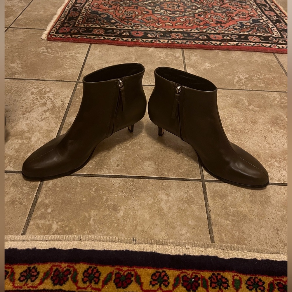 New Without Box Reformation Xyla Truffle Leather Ankle Boots Size 9 - Picture 7 of 7